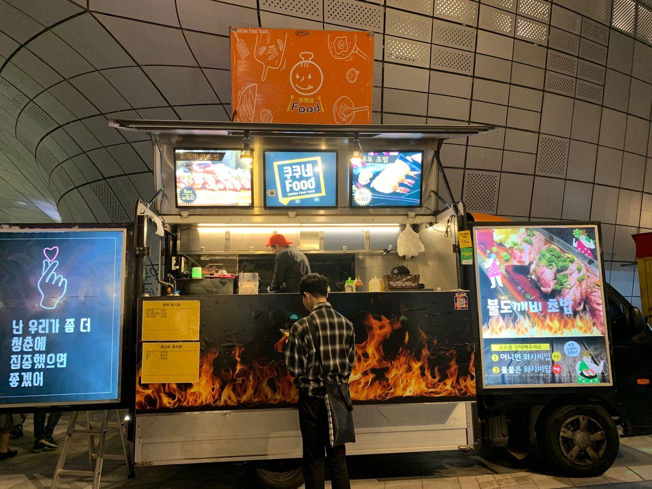 2025 Dongdaemun Night Market Visit! - Enjoy all the attractions from lively DDP night market!